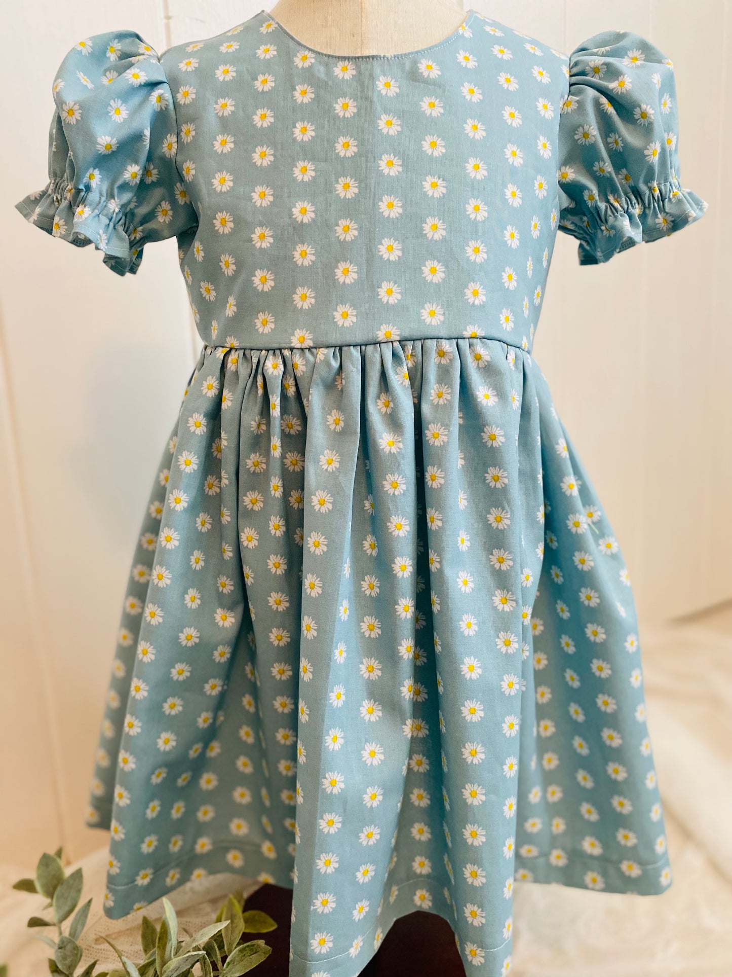 Blue puff with apron