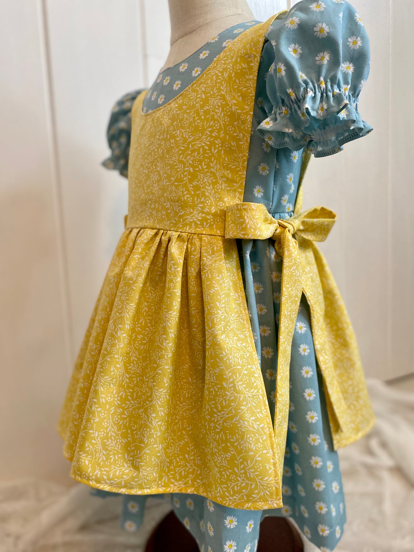 Blue puff with apron